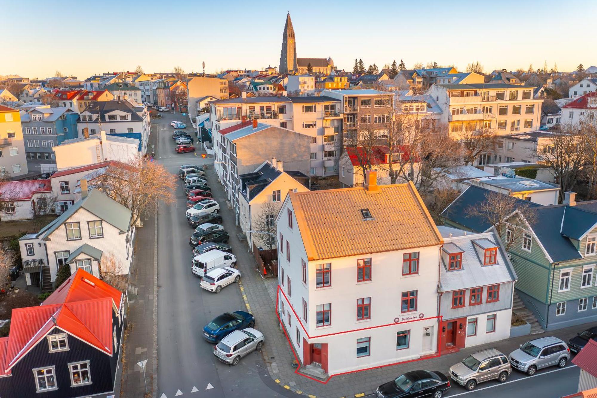 Downtown Baldursbra - Two Bedroom Apartment Reykjavík Buitenkant foto